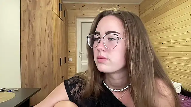 Snapshot of luxie_milady chatting on 06.10.26 luxie milady online show from 06.10.26