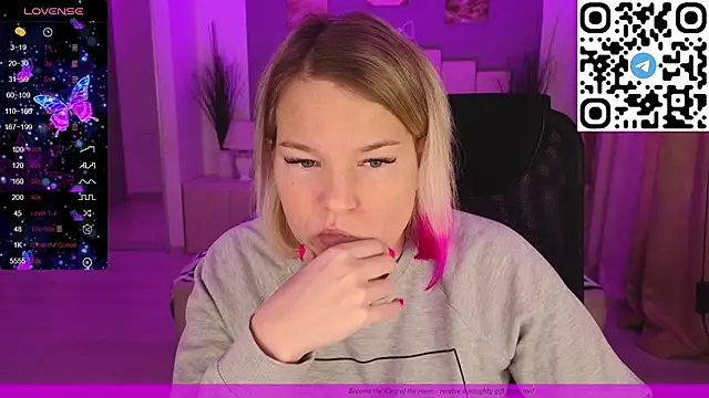 EVAshinyGIRL online show from 02.05.25