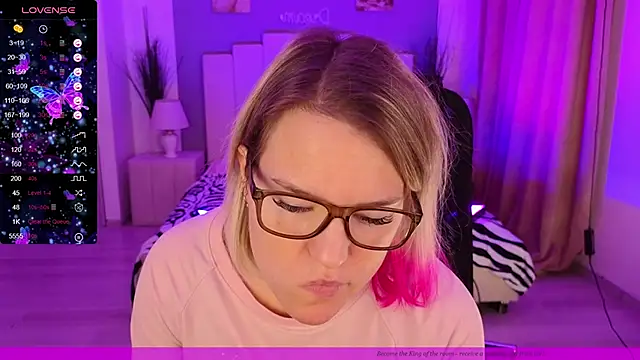 EVAshinyGIRL online show from 02.09.25