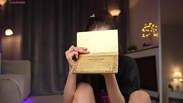 Amely Young online show from 02.19.26