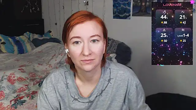 Snapshot of licentia__poetica chatting on 12.24.24 licentia poetica online show from 12.24.24