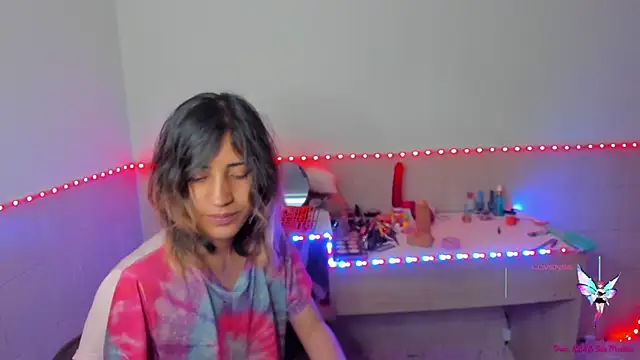 Snapshot of linnie_ chatting on 09.16.25 linnie  online show from 09.16.25