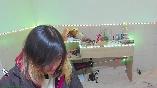 Snapshot of linnie_ chatting on 09.18.25 linnie  online show from 09.18.25