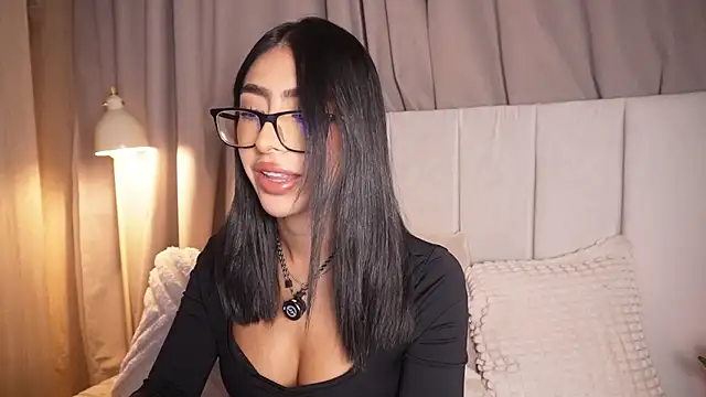 Sara albrecht online show from 03.04.26