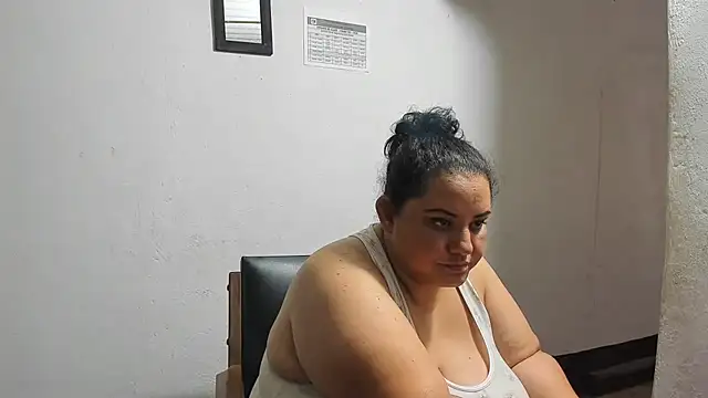 tetasgrandes karol online show from 04.14.26