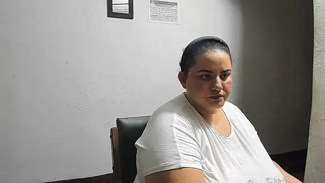Snapshot of tetasgrandes_karol chatting on 04.21.26 tetasgrandes karol online show from 04.21.26