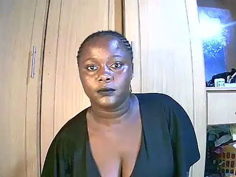 Snapshot of BootyMama22 chatting on 12.28.24 BootyMama22 online show from 12.28.24