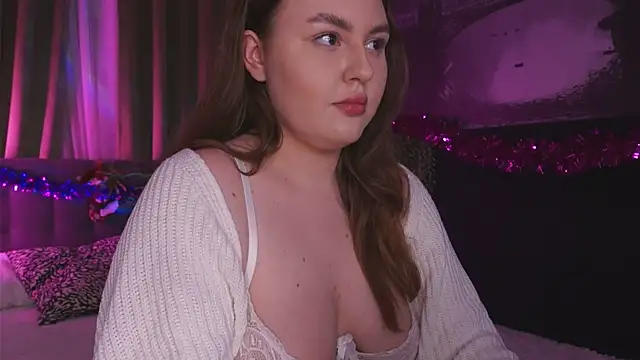 Snapshot of Mia__Peach chatting on 12.21.24 Mia Peach online show from 12.21.24