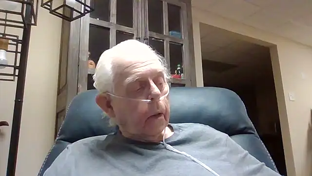 Snapshot of bootlegmanz chatting on 04.16.26 bootlegmanz online show from 04.16.26