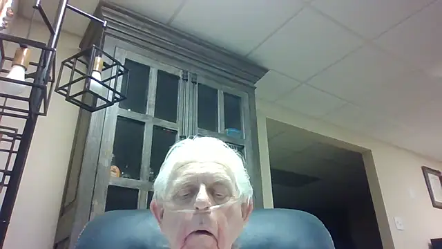 Snapshot of bootlegmanz chatting on 04.18.26 bootlegmanz online show from 04.18.26
