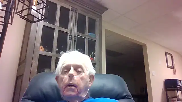 Snapshot of bootlegmanz chatting on 04.19.26 bootlegmanz online show from 04.19.26