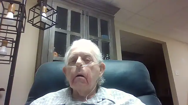 Snapshot of bootlegmanz chatting on 04.22.26 bootlegmanz online show from 04.22.26