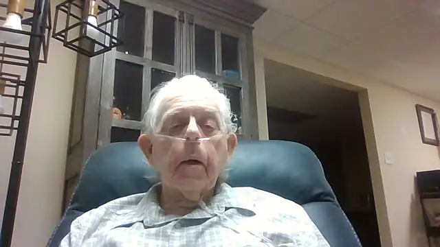 Snapshot of bootlegmanz chatting on 04.23.26 bootlegmanz online show from 04.23.26