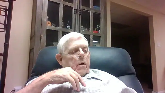 Snapshot of bootlegmanz chatting on 05.10.26 bootlegmanz online show from 05.10.26