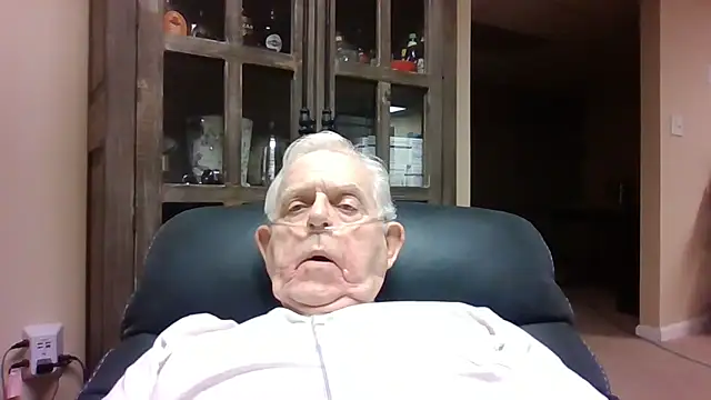 Snapshot of bootlegmanz chatting on 05.17.26 bootlegmanz online show from 05.17.26