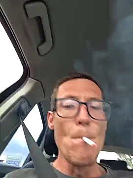 Snapshot of TheSouthernKing chatting on 12.03.25 TheSouthernKing online show from 12.03.25