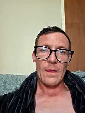 Snapshot of TheSouthernKing chatting on 12.18.25 TheSouthernKing online show from 12.18.25