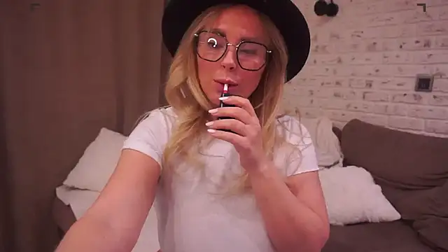 Charming Daphny online show from 03.14.25