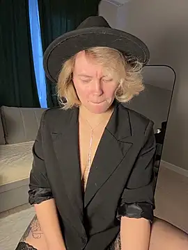 Charming Daphny online show from 02.15.26