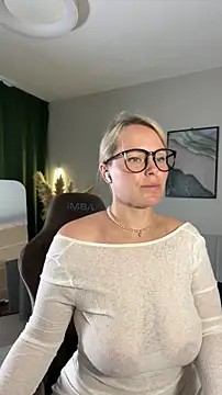 Snapshot of Charming_Daphny chatting on 06.19.26 Charming Daphny online show from 06.19.26