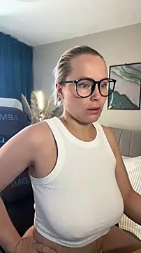 Snapshot of Charming_Daphny chatting on 06.26.26 Charming Daphny online show from 06.26.26