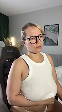Snapshot of Charming_Daphny chatting on 06.28.26 Charming Daphny online show from 06.28.26