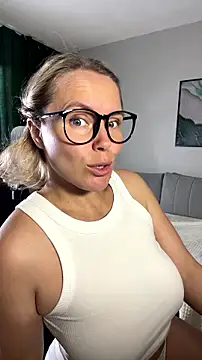 Snapshot of Charming_Daphny chatting on 07.12.26 Charming Daphny online show from 07.12.26
