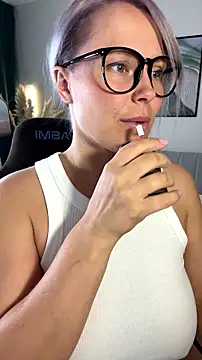 Snapshot of Charming_Daphny chatting on 07.18.26 Charming Daphny online show from 07.18.26