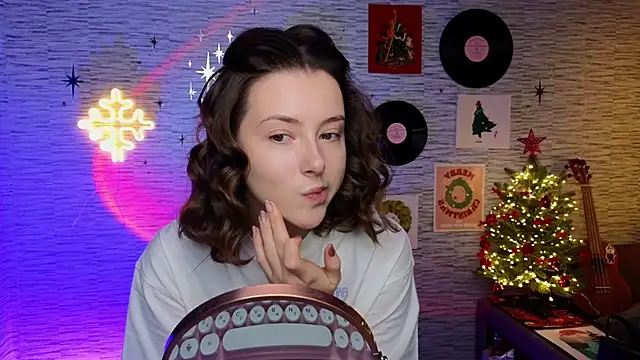 Snapshot of GloriaElmer chatting on 12.26.24 GloriaElmer online show from 12.26.24