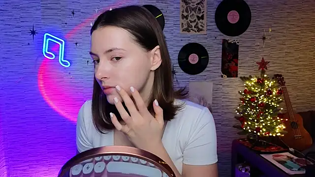 Snapshot of GloriaElmer chatting on 01.23.25 GloriaElmer online show from 01.23.25