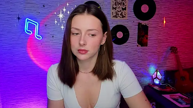 Snapshot of GloriaElmer chatting on 02.04.25 GloriaElmer online show from 02.04.25