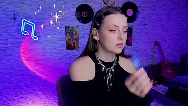 Snapshot of GloriaElmer chatting on 03.21.25 GloriaElmer online show from 03.21.25