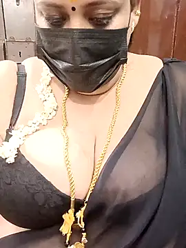 Snapshot of ashikaa_r chatting on 02.14.25 ashikaa r online show from 02.14.25