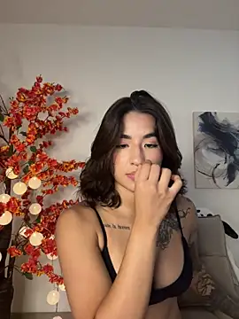 Snapshot of VictoriaHiill chatting on 05.26.26 VictoriaHiill online show from 05.26.26