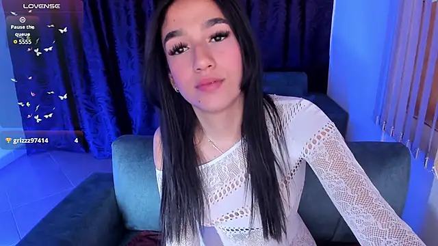 Snapshot of SaraaMills chatting on 01.23.25 SaraaMills online show from 01.23.25