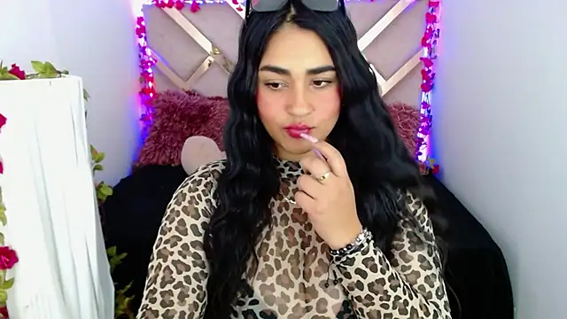 Snapshot of Charlotte_cute18 chatting on 03.07.25 Charlotte cute18 online show from 03.07.25