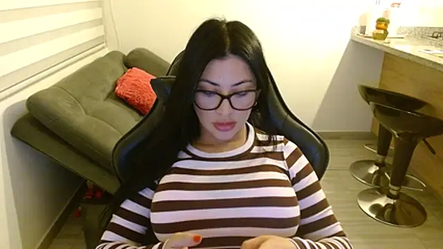 Charlotte cute18 online show from 07.18.26