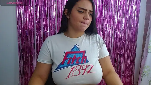 Snapshot of karol_9 chatting on 01.05.25 karol 9 online show from 01.05.25