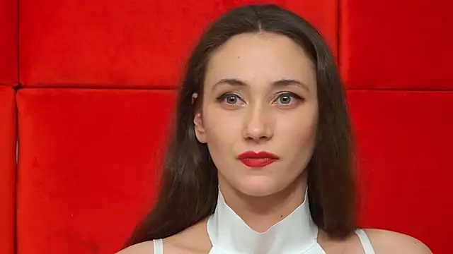 Snapshot of AliceMunro chatting on 02.04.25 AliceMunro online show from 02.04.25