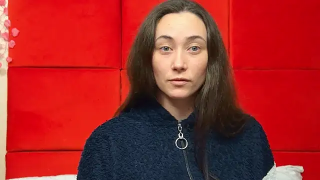 Snapshot of AliceMunro chatting on 02.09.25 AliceMunro online show from 02.09.25