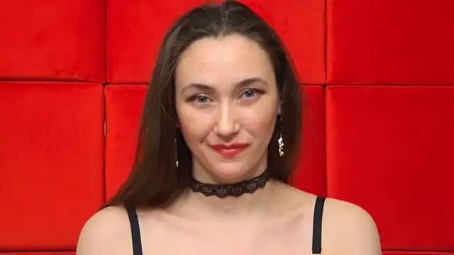 Snapshot of AliceMunro chatting on 02.13.25 AliceMunro online show from 02.13.25