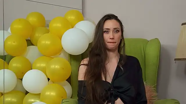 Snapshot of AliceMunro chatting on 02.28.25 AliceMunro online show from 02.28.25