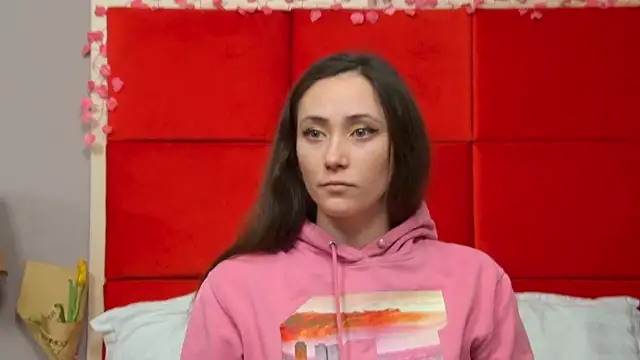 Snapshot of AliceMunro chatting on 03.06.25 AliceMunro online show from 03.06.25