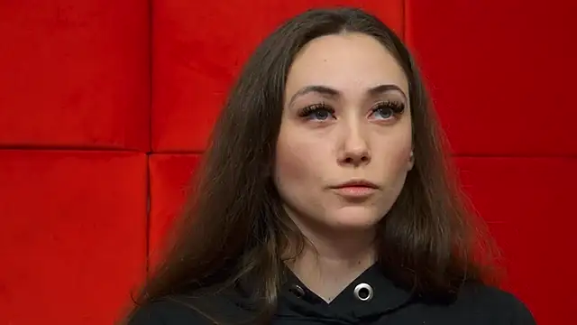 Snapshot of AliceMunro chatting on 03.11.25 AliceMunro online show from 03.11.25