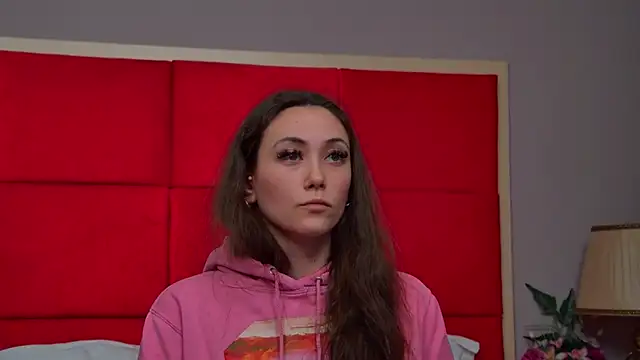 Snapshot of AliceMunro chatting on 03.18.25 AliceMunro online show from 03.18.25