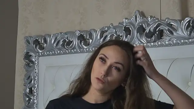 Snapshot of AliceMunro chatting on 09.23.25 AliceMunro online show from 09.23.25