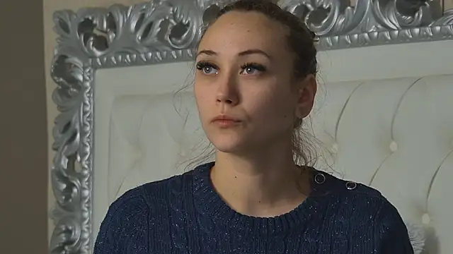 Snapshot of AliceMunro chatting on 10.31.25 AliceMunro online show from 10.31.25