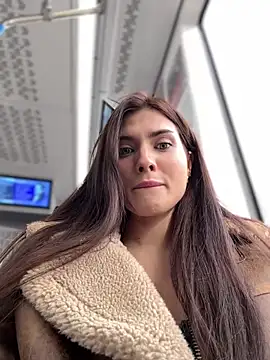 Snapshot of Accole chatting on 03.08.25 Accole online show from 03.08.25