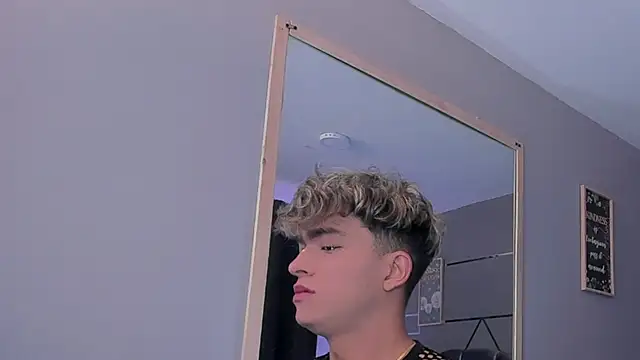 Snapshot of ANDRIUS_24 chatting on 01.25.25 ANDRIUS 24 online show from 01.25.25