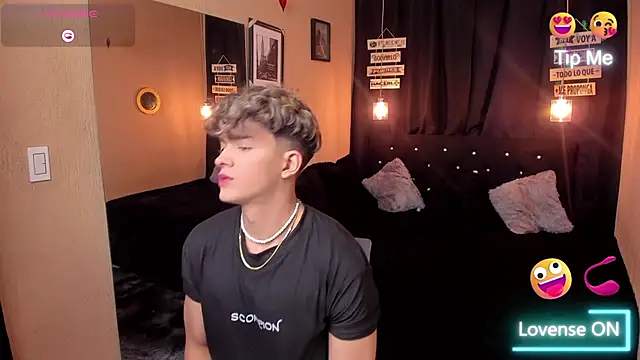 Snapshot of ANDRIUS_24 chatting on 03.08.25 ANDRIUS 24 online show from 03.08.25